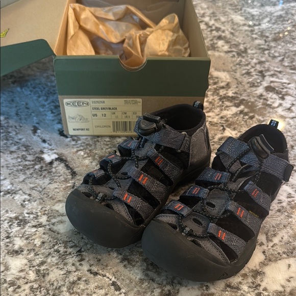 KEEN Kids' Gray Sandals - Picture 1 of 4
